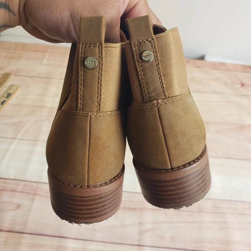 Aldo Boots Womens Size 8.5 Brown‎ Suede Chelsea Ankle Block Heel Almond Toe